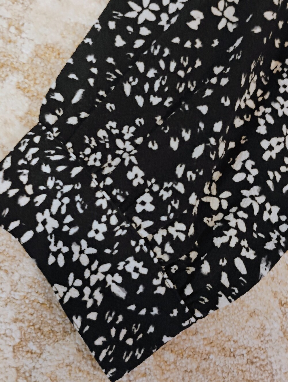 NWT 10 DKNY Black Floral Split V-Neck 3/4 Sleeve Button Front Midi Shirt Dress - Picture 6 of 12